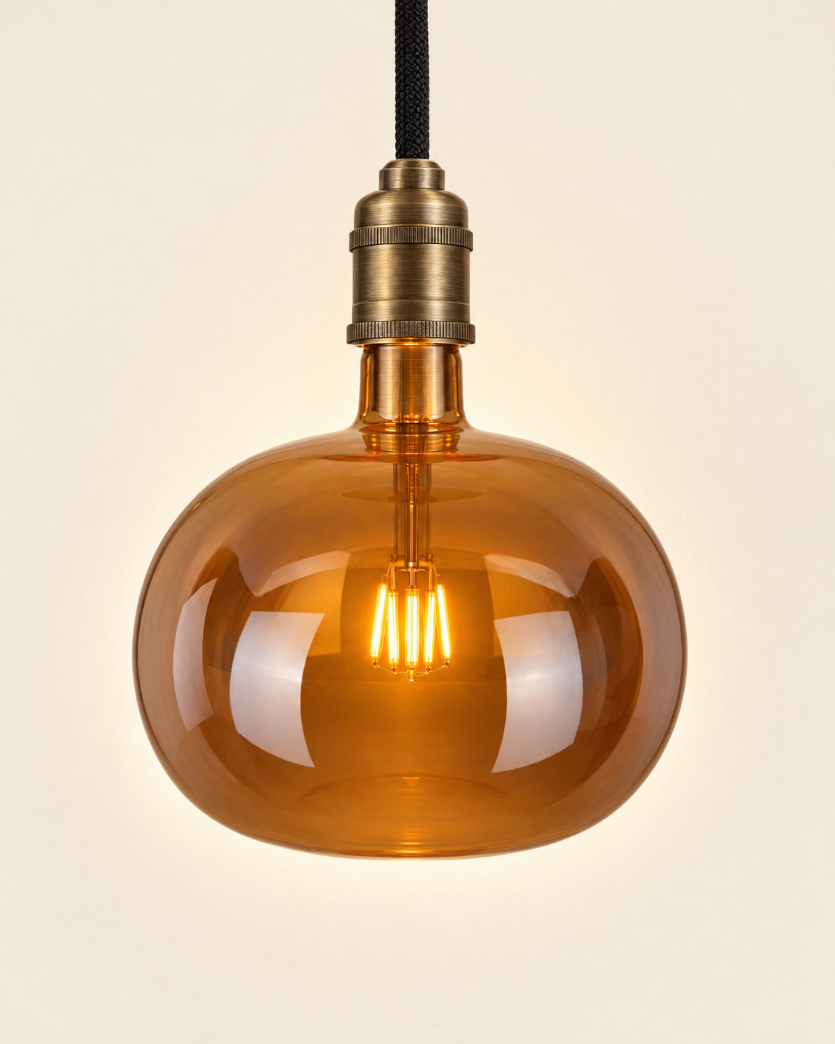 Pagnotta R190 dekor LED filament izzó borostyán színű, lapított gömb formájú burával, bronz foglalatú függesztéken